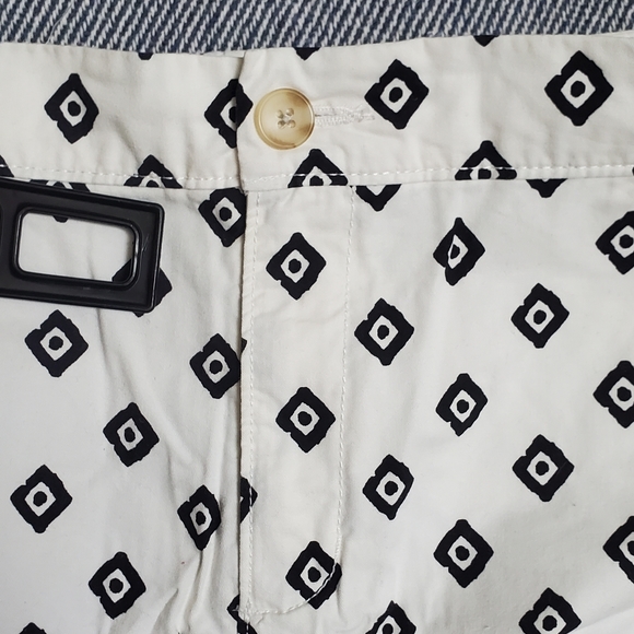 Old Navy Shorts - Cotton - 4 Pockets - Belt Loops - Cream + Black - EUC - Picture 3 of 11